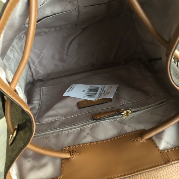 Last one Sale🎊 Beautiful large MK backpack ♥️ - Picture 3 of 5